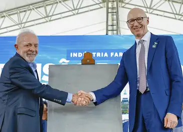 Presidente da República, Luiz Inácio Lula da Silva e o presidente da Novo Nordisk, Lars Fruergaard Jørgensen, durante a visita e cerimônia de inauguração da Fábrica da Novo Nordisk.
Fábrica da Novo Nordisk, Montes Claros - MG.

Foto: Ricardo Stuckert / PR